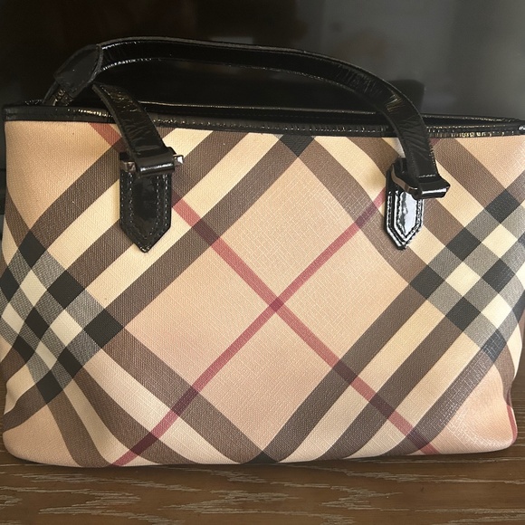 Burberry bag - Picture 1 of 5